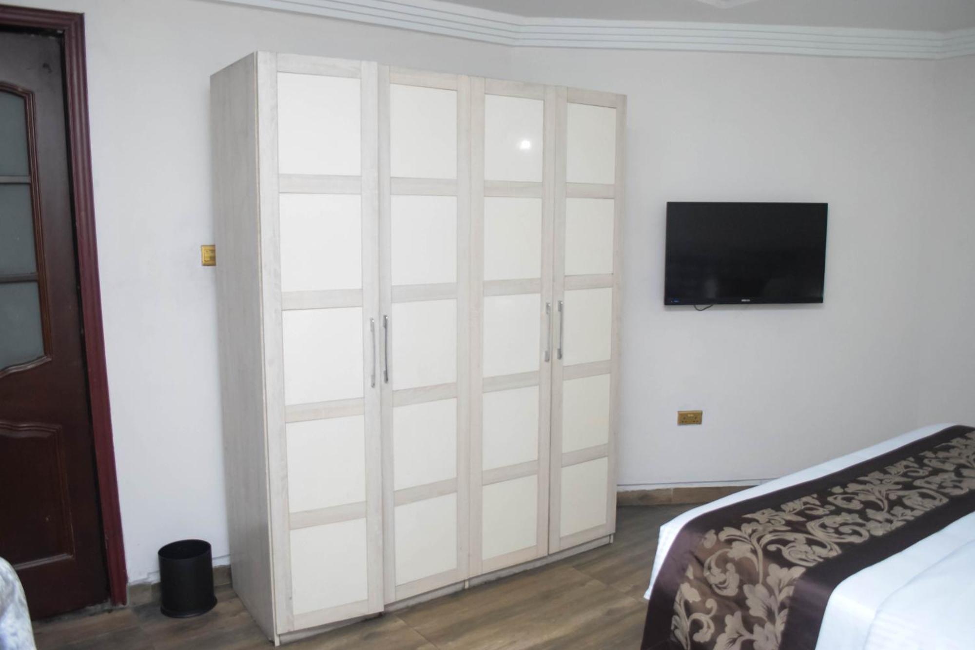 Golden Tulip Hotel -Gt31 Stadium Road Порт Харкорт Екстериор снимка