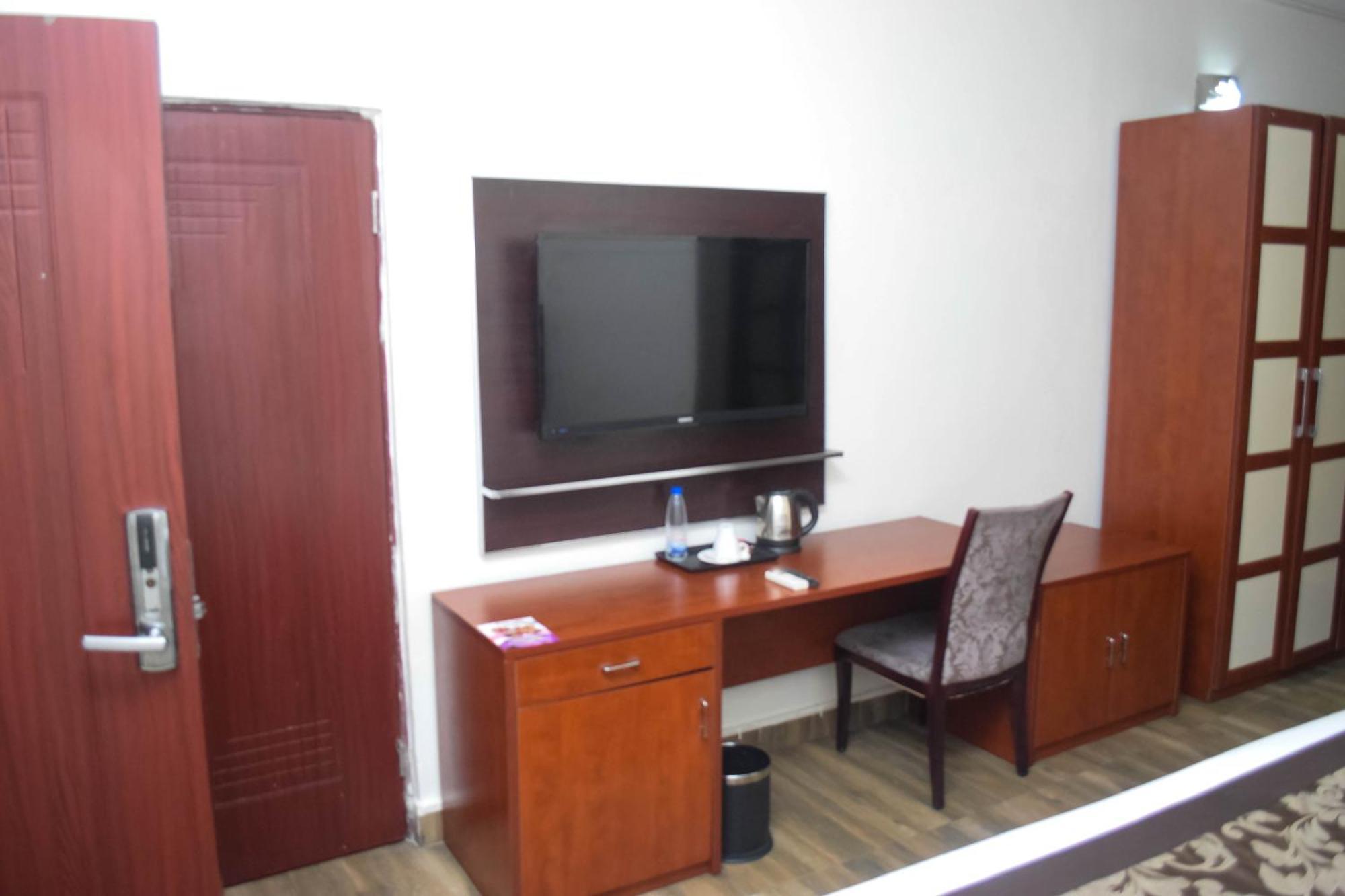 Golden Tulip Hotel -Gt31 Stadium Road Порт Харкорт Екстериор снимка
